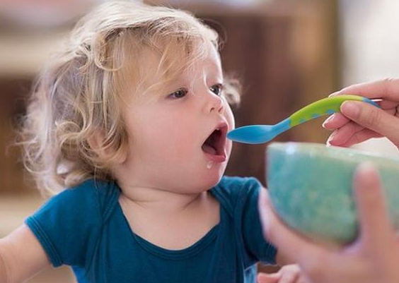 孩子吃饭太快有什么危害 孩子吃饭多长时间合适