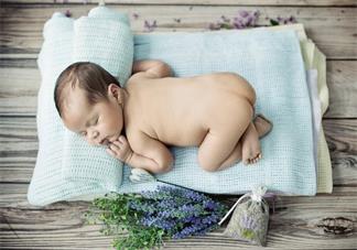 宝宝奶吃奶的时候睡着要叫醒他吗 怎么预防避免孩子有奶睡的习惯