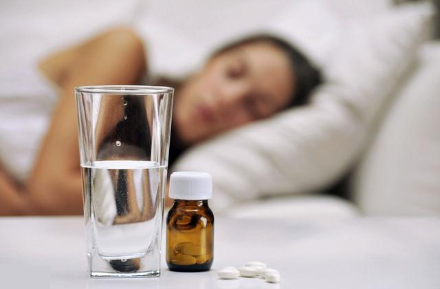 长期吃安眠药有什么危害 如何正确服用安眠药