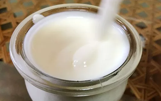 酸奶和酸奶饮料有什么区别 酸奶和酸奶饮料的不同