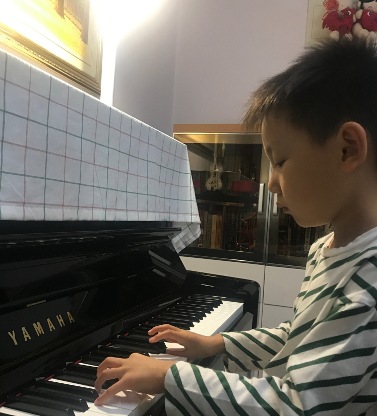 孩子弹钢琴的感悟说说 监督孩子弹钢琴心情感慨