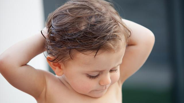 孩子头发稀疏是怎么回事 孩子头发稀疏怎么变浓密