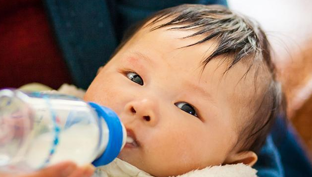 怎么判断宝宝厌奶严不严重 宝宝厌奶严重对发育有影响吗