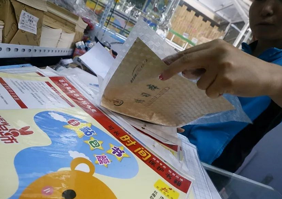 中小学校不得强制学生使用塑料书皮 塑料书皮有什么危害