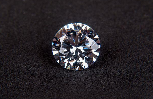人工钻石|人工钻石和普通钻石有什么区别 人工钻石和普通钻石的区别