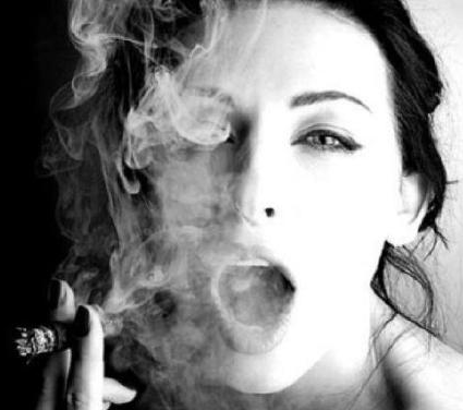 你能接受女生抽烟吗 女生抽烟有什么影响