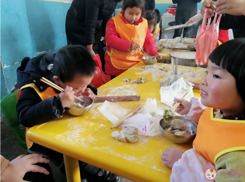 幼儿园欢度冬至包饺子活动简报 2019幼儿园冬至节气包饺子新闻稿报道