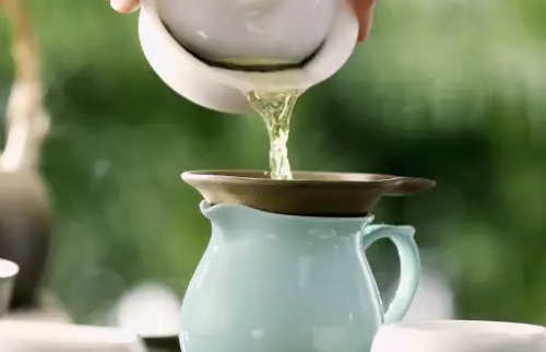 喝绿茶和红茶哪个减肥 绿茶和红茶哪个降火