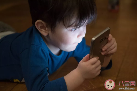 孩子什么年龄适合玩手机 孩子玩手机最多玩多长时间