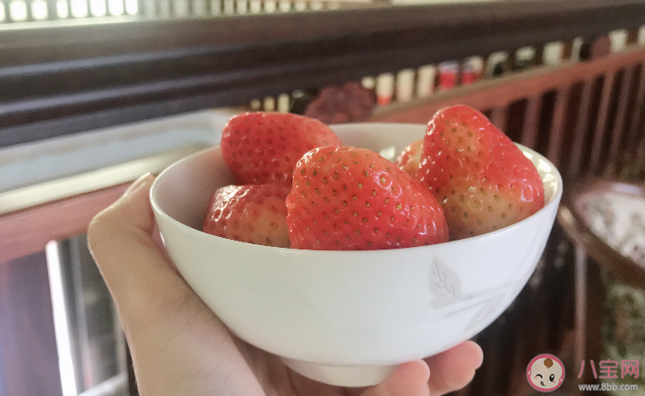 分享吃草莓的朋友圈心情 吃草莓发什么说说2020