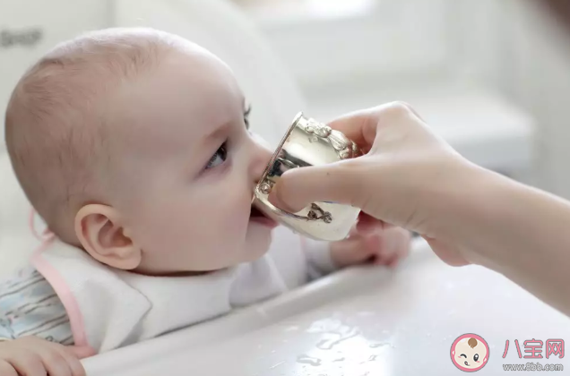 宝宝需要喝专门的婴儿水吗 什么情况下小宝宝要喝水