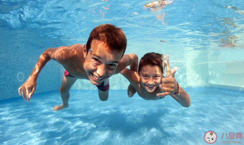 孩子学游泳先学什么泳姿好 如何培养孩子对游泳兴趣