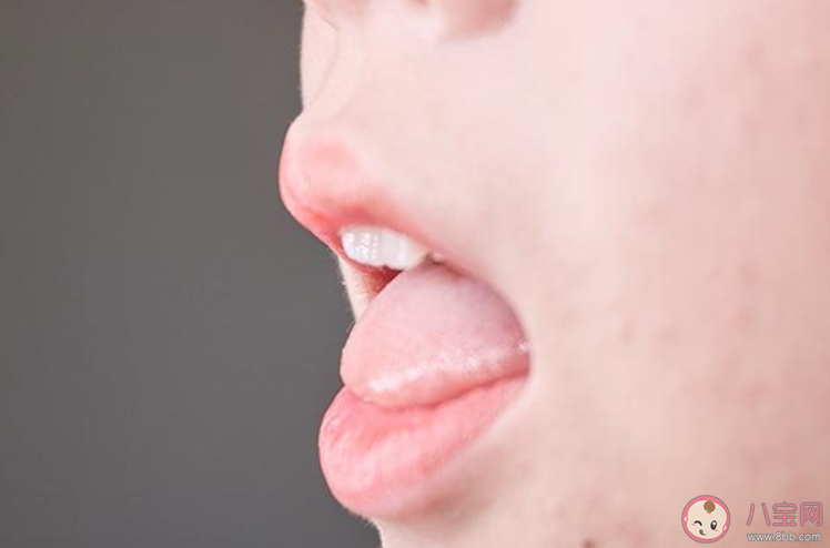 经常咬到自己的舌头是怎么回事 经常咬到自己的舌头正常吗