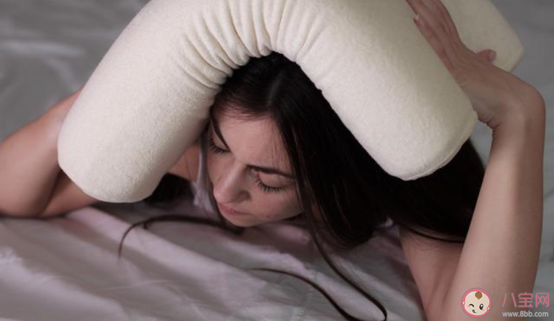 睡觉前少说话能防止失眠是真的吗 睡前讲话会影响睡眠吗