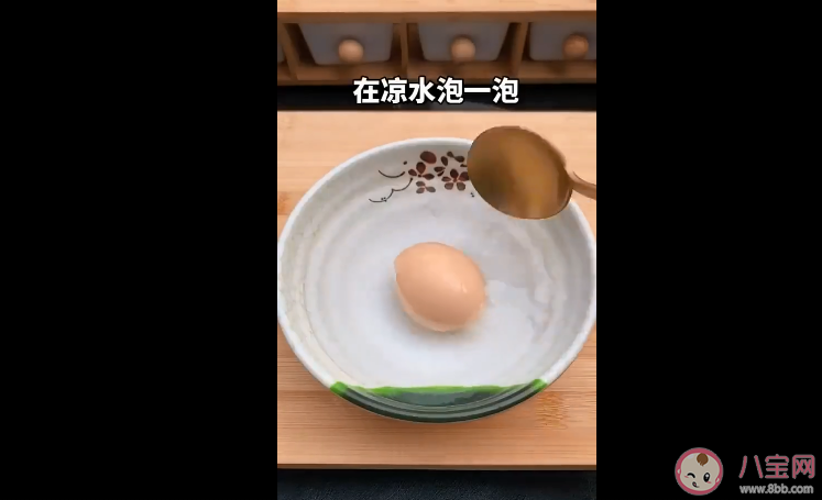 水煮鸡蛋的蛋变成了绿色怎么回事 水煮鸡蛋怎么煮没有绿色