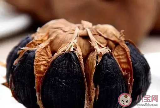 黑蒜是怎么变黑的  黑蒜和白蒜的营养价值是一样吗