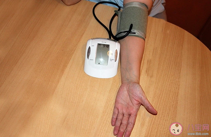 测血压是测左手还是右手 如何选择血压计