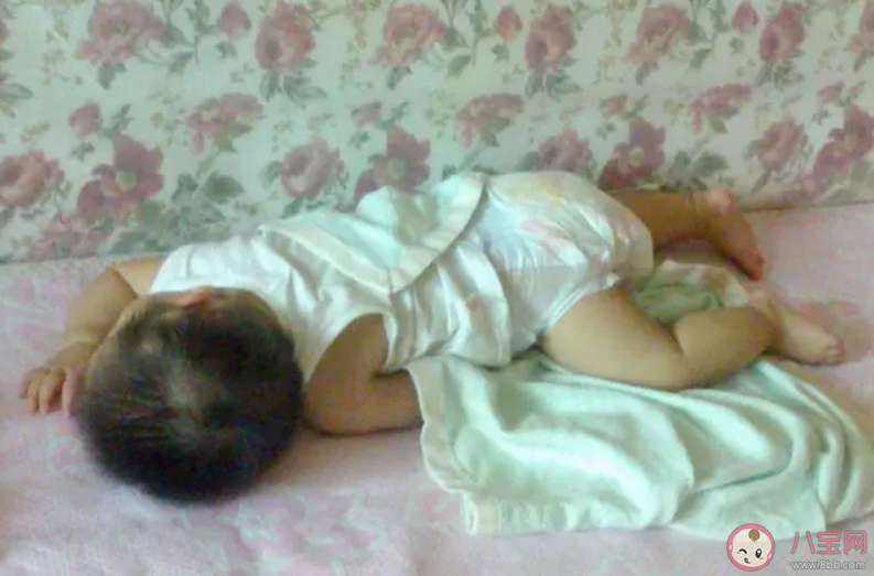 孩子睡觉喜欢趴着睡是怎么回事 孩子趴着睡觉会不会不好