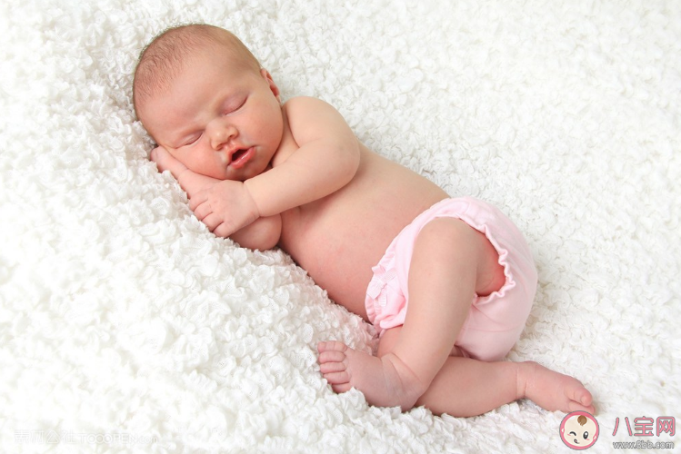 宝宝吃母乳攒肚子怎么办  如何正确对待宝宝攒肚子2020
