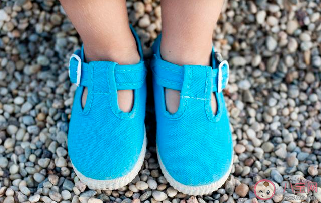 哪几种鞋子不适合给孩子穿 不同年龄段的挑鞋要点