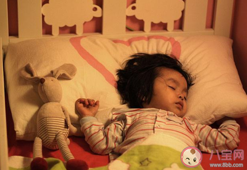 孩子多大可以独自睡觉了 孩子几岁要自己一个人睡觉了