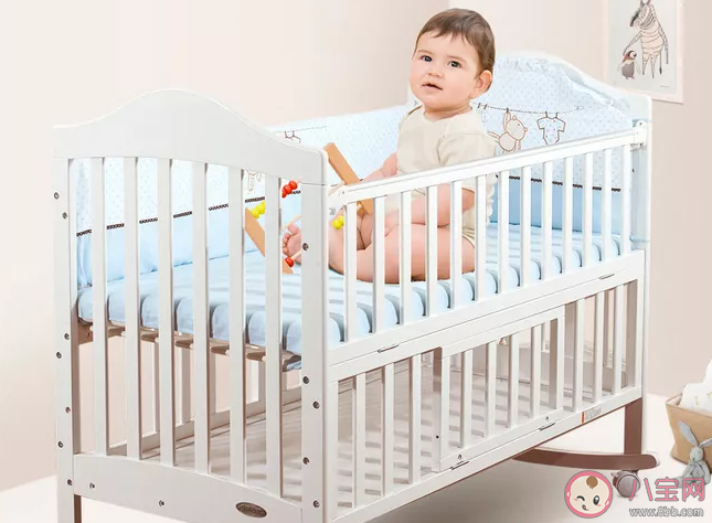 如何给宝宝挑选婴儿床 挑选婴儿床注意事项