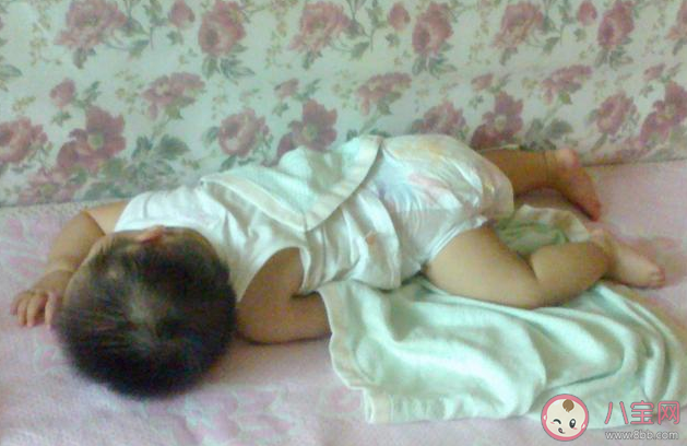 该不该给宝宝进行睡眠训练 趴睡对宝宝好不好