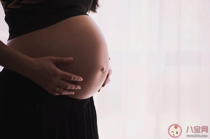孕期不显怀是不是宝宝小 孕妇不显怀和什么原因有关