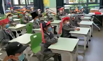 小学生戴一米帽上课怎么回事 一米帽是怎样的