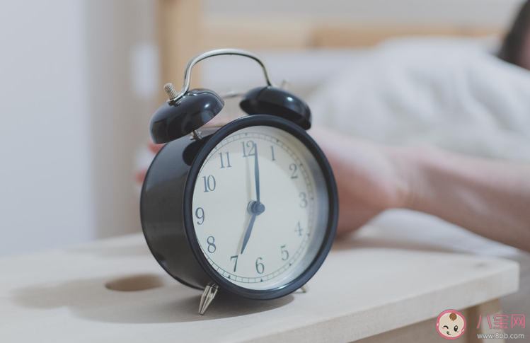多个闹钟|设多个闹钟会导致慢性疲劳吗 设多个闹钟为什么越睡越累