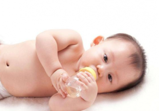 小宝宝要剪舌系带是真的吗 如何判断宝宝舌系带是否正常