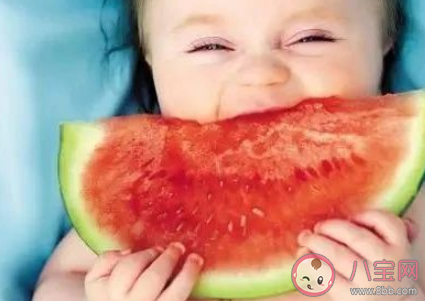 夏季婴儿吃的很少怎么办 夏季宝宝喂养方法