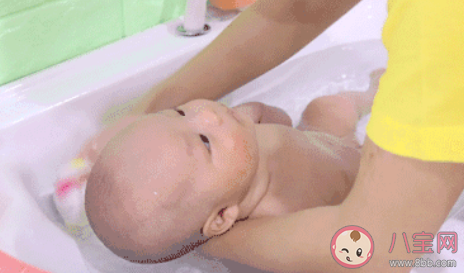 0-3月宝宝洗澡要注意哪些问题 宝宝洗澡注意事项