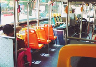 公交车上要设置手机充电口吗 公交车设置充电口有必要吗