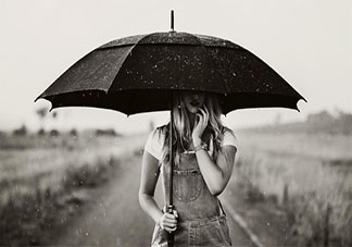 关于雨一直下的心烦说说 雨一直下个不停很烦的句子