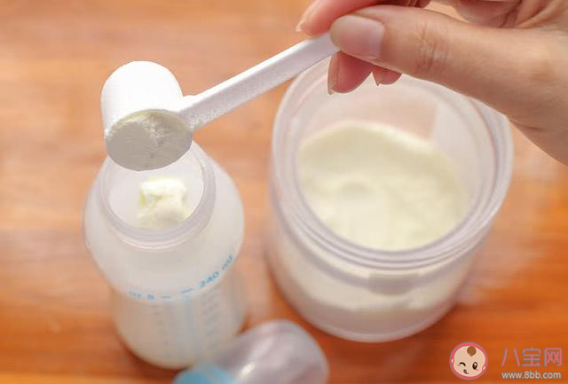 怎么判断奶粉潮湿结块是不是变质了 避免奶粉潮湿结块需要注意什么
