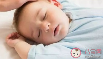自主入睡的宝宝不容易夜醒吗 睡眠训练就是自主入睡吗