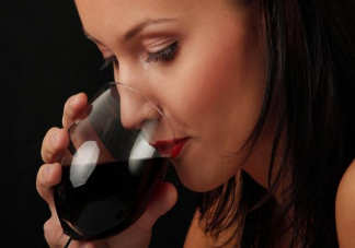喝酒脸红的人更容易患癌吗 喝酒脸红容易得什么病