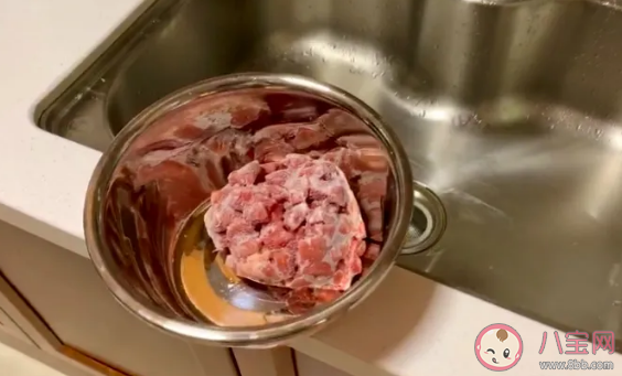 生肉不直接冲洗要怎么洗干净 生肉可以用盐水洗吗