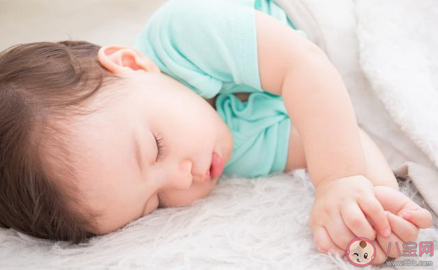 宝宝多大开始可以睡枕头 太早给宝宝使用枕头有什么危害