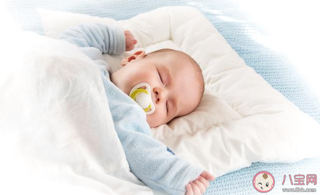 宝宝多大开始可以睡枕头 太早给宝宝使用枕头有什么危害