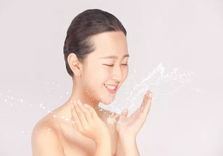 洗脸时冷热水交替可以收缩毛孔是真的吗 洗脸的标准流程是什么