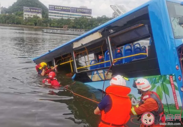 公交车辆落水我们应该怎么自救 贵州公交车落水是怎么回事