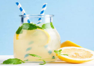 喝柠檬水可以美白吗 柠檬水什么时候喝好