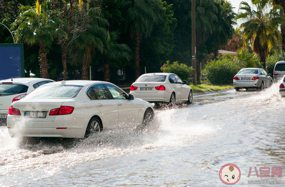 涨水把车淹了保险公司赔吗 车被淹了水退后还能发动吗
