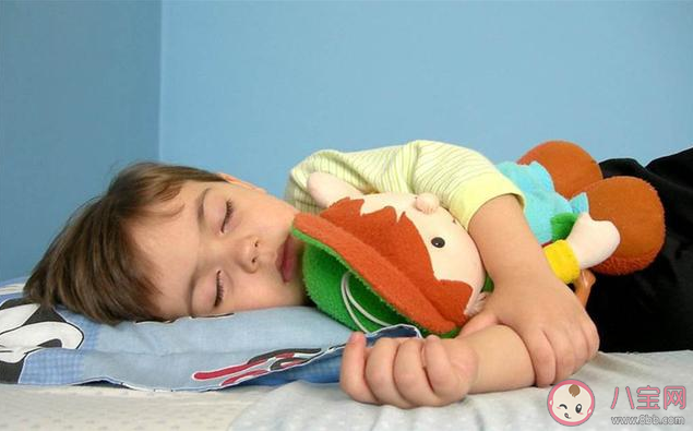 孩子一定要睡午觉吗 帮助孩子午睡的小技巧