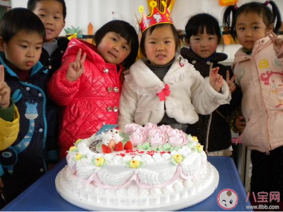 孩子生日要不要送蛋糕去幼儿园 孩子在幼儿园过生日买蛋糕好吗