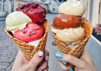 夏天喝冷饮肚子疼怎么办 哪些人不适合吃冰淇淋