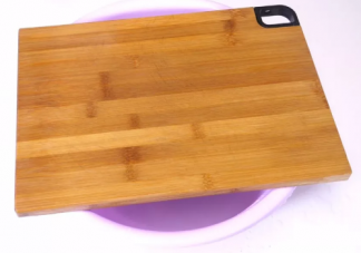 不锈钢菜板切菜有刀印正常吗 厨房菜板切菜声音大怎么解决。
