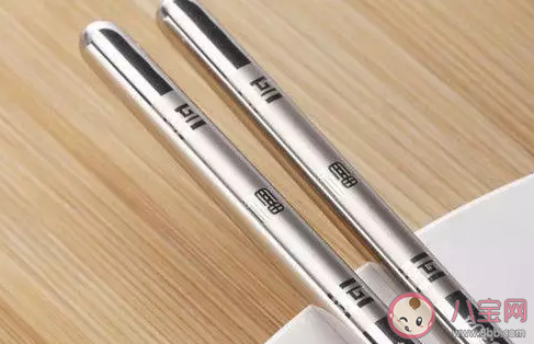 不绣钢筷子|家里不锈钢筷子为什么会变黄吃饭不锈钢筷子好还是竹筷子